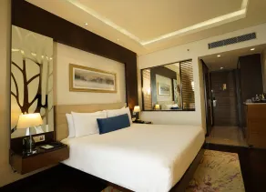 DoubleTree by Hilton Gurugram Baani Square - Room
