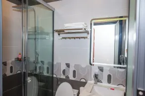 Suka Hotel - Bathroom