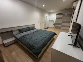 Spacious Entire House with shared Fitness Room and Shared Indoor Pool in club - Habitación