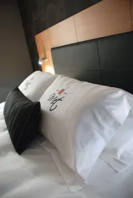 Met Hotel - Room