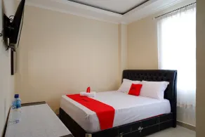 RedDoorz near Millenium Waterpark Palu - Chambre