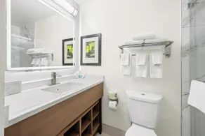 MainStay Suites Raleigh North - Bathroom
