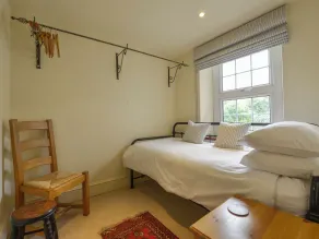 11 The Village - Room