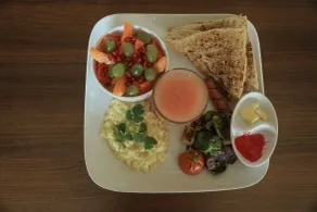 Hotel Himalayan Ashoka - Servicio de comidas en la habitación