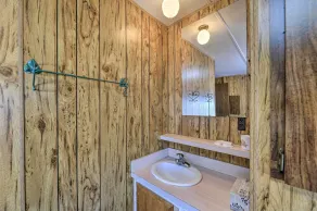 Pet-Friendly Cabin w/ Dock: Fish & Explore! - Interiör