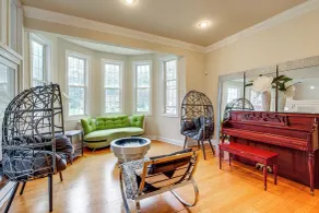 Stay Near DC! Group Getaway w/ Easy Metro Access - Interiör