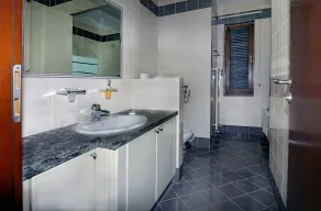 Incredible Large Villa In Paphos sleeps 14 Children Pool, Jacuzzi, Huge Garden - Badeværelse