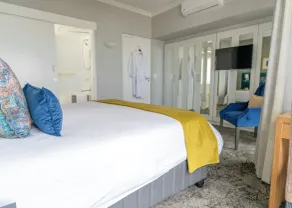 Peninsula All-Suite Hotel - Habitación