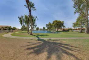 Private Putting Green & Patio: Sun Lakes Home! - Interiör