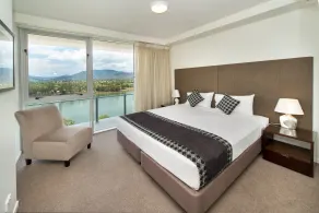 Empire Apartment Hotel Rockhampton - Room