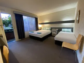 Mahogany Motel - Room