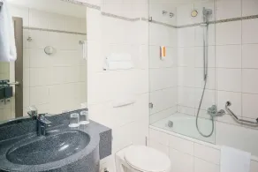 Vienna House Easy by Wyndham Trier - Salle de bain