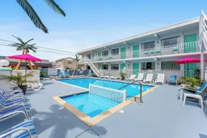 Daytona Inn and Suites - Pool