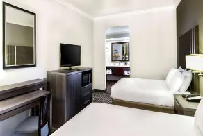 Travelodge by Wyndham Commerce Los Angeles Area - Chambre