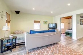 Homey Lakefront Escape w/ Boat Dock, Fire Pit - Interiør