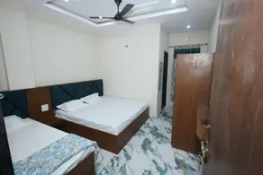 Hotel Shri Balaji Dham, Family Room Near Mathura Railway Station - Chambre