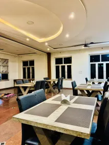Collection O 18324 Sahani Guest House - Restaurant