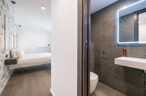 The Orange House Boutique Hotel and Upstairs Rooftop Bar Center of La Cala de Mijas 100m from the Beach - Badeværelse
