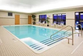 Holiday Inn Express Hotel & Suites Detroit-Utica by IHG - Piscina