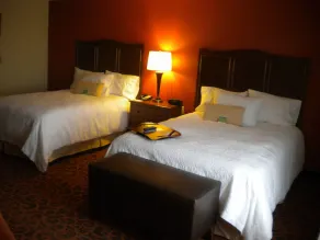 Hampton Inn & Suites Cincinnati/Uptown-University Area - Chambre