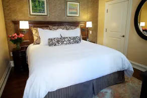 Guest House at Norwalk Inn - Room
