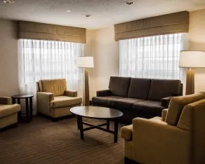 Suburban Studios Johnstown - Richland Town Center - Lobby