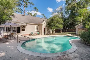 Walk to Dtwn Hahira: Inviting Home w/ Pool & Yard! - Innvendig
