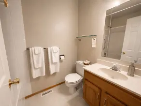NEWCASTLE COUNTRY INN - Bathroom