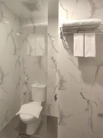 UNHAS HOTEL & CONVENTION - Bathroom