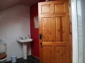 Apartment-Ensuite mit Dusche - Badezimmer