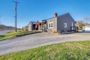 Fully Updated! Zanesville Home w/ River Views - Intérieur