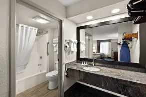Quality Inn Dandridge - Badezimmer