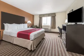 Days Inn & Suites by Wyndham Dallas - Room