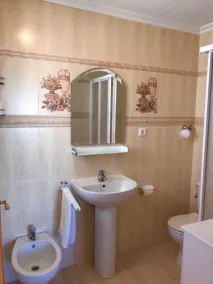 4 Bed 3 Bath Villa Sleeps 8, Pool Wifi Tv Close to Beach Restaurants and Shops - Badeværelse
