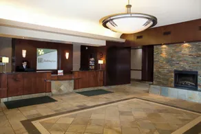 埃德蒙頓西假日飯店及套房 IHG 旗下飯店 - 接待櫃台