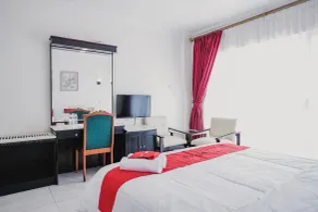 RedDoorz Plus near Pelabuhan Merak - Chambre