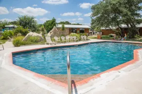 Sun Outdoors Lake Travis - Pool