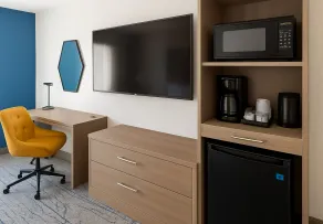 Holiday Inn Express & Suites - Huntsville Airport by IHG - Room
