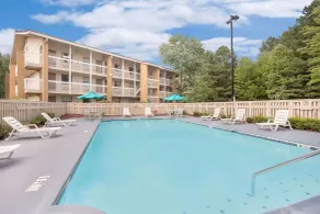 Super 8 by Wyndham Austell/Six Flags - Piscine