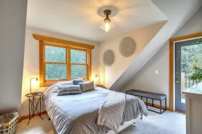 Luxe Cabin in the Woods: Walk to Lake! - Interiør