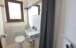 Flat With Shared Pool in Fiorini - Bagno