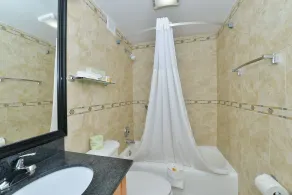 Days Inn by Wyndham Washington DC/Connecticut Avenue - Salle de bain
