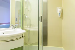 ibis budget Antwerpen Centraal Station - Bathroom