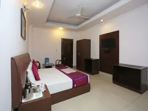 OYO 3697 Hotel Rivieraa - Room