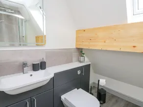 Elan Valley Welsh - The Sheepfold - Bathroom