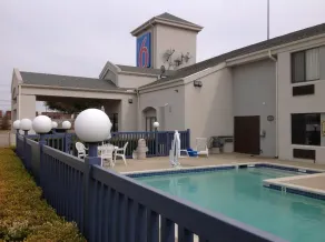 Motel 6-Dallas, TX - Northeast - Pool