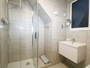 8 Sea Way - Bathroom