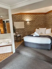Mitchell On Main - Room