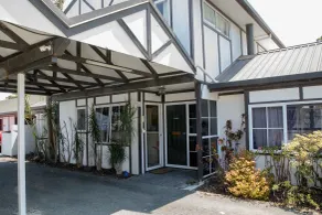 Tudor Park Motel Spacious with kitchens 1 minute walk to restaurant and shopping centre and Gisborne Hospital - Recepción