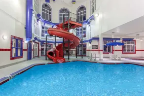 Ramada by Wyndham Brooks - Piscina